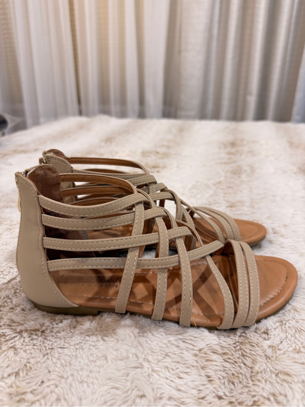 Journee Collection Taupe Strappy Gladiator Sandals – Women’s Size 7.5